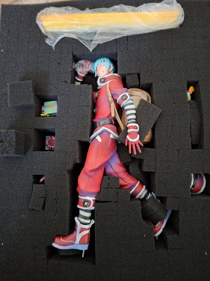 Foam packaging example. Rare case I sent the figure almost in one piece, because otherwise too difficult to built.